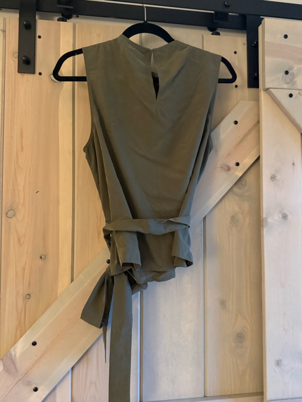 NWT Express Draped Sleeveless Tie Waist Top - Picture 4 of 5